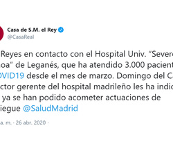 Sus Majestades los Reyes en contacto con el Hospital "Severo Ochoa" de Leganés, uno de los más afectados de toda España por la emergencia sa
